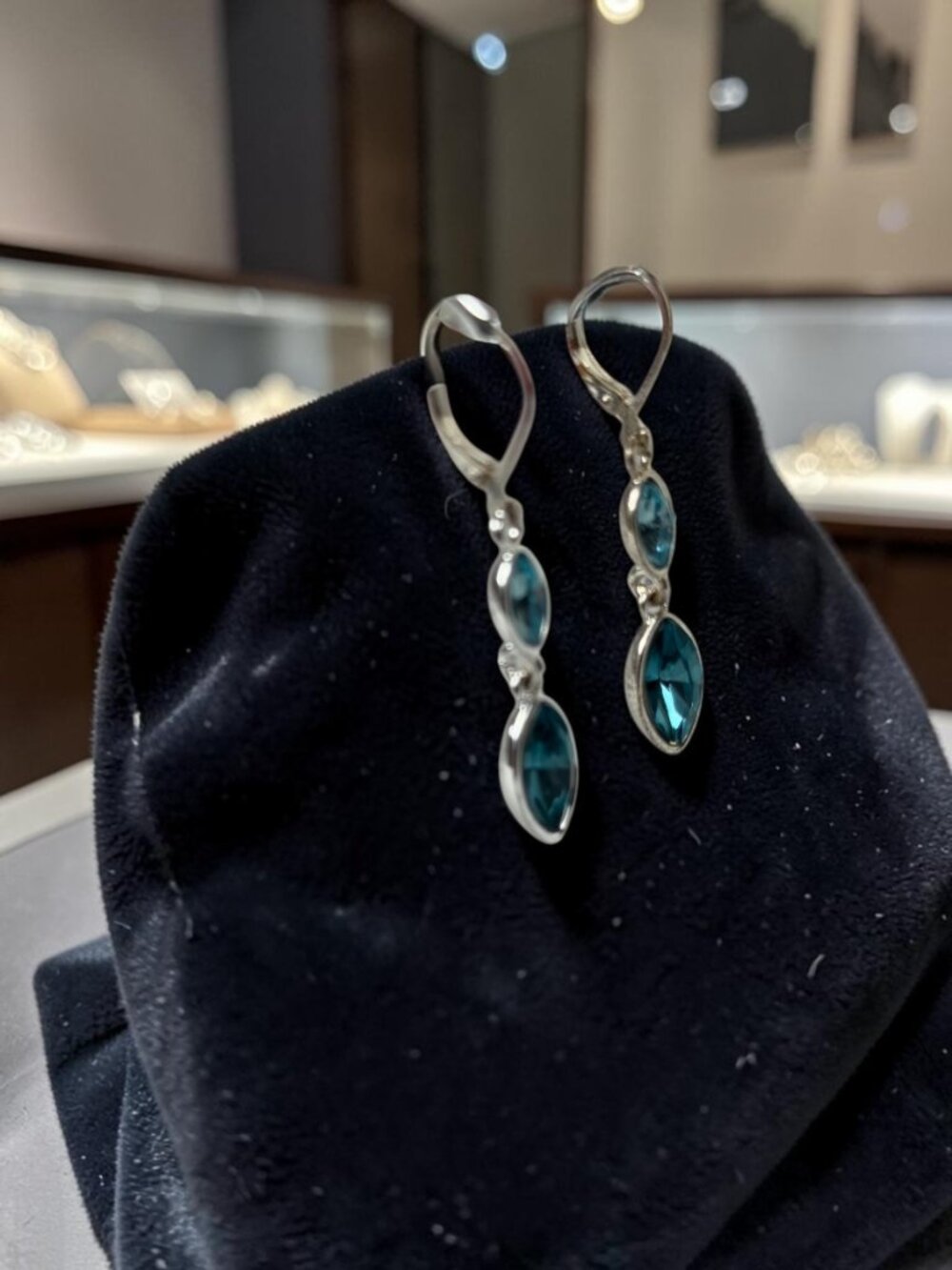 Napier Silver-Tone Blue Crystal Dangle Earrings –Early2000– Timeless & Elegant!